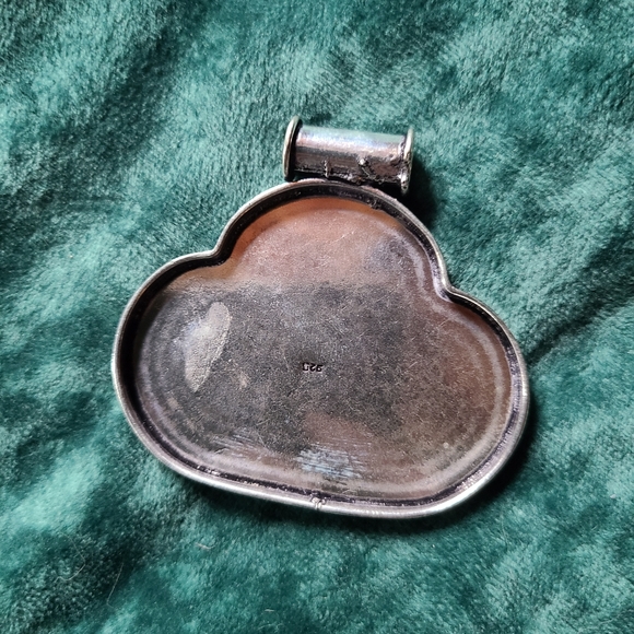 Engraved boho silver leaf pattern pendant - Picture 3 of 7